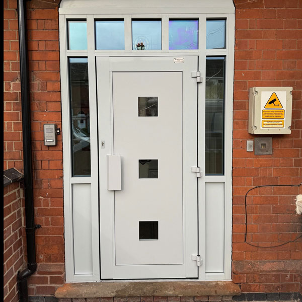 Aluminium entry door